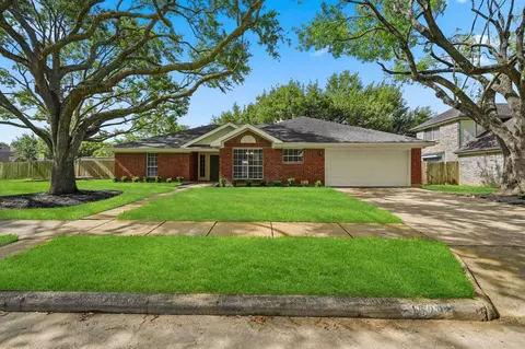 16203 Canario Dr, Houston, TX 77083