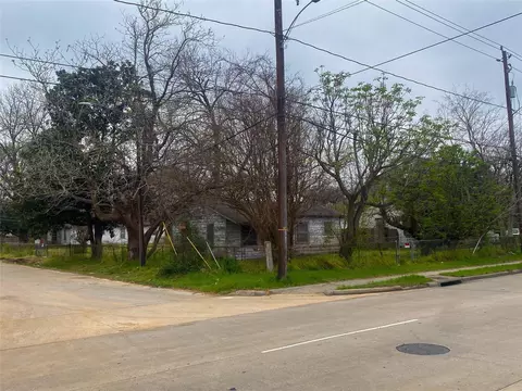 2113 S Victory Dr, Houston, TX 77088