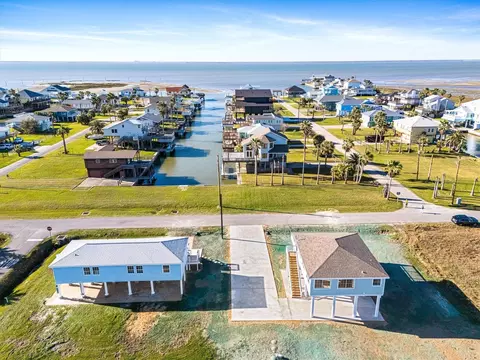 3903 2nd St, Galveston, TX 77554