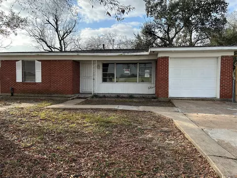 6022 Bellfort St, Houston, TX 77033