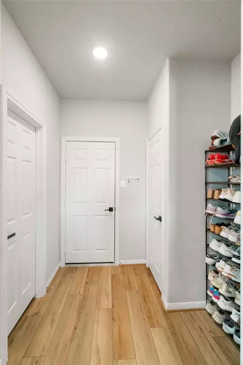 Entry Way - 9400 Hard Rock Rd, Conroe, TX 77303 photo 4 of 9