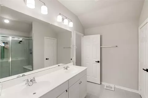 Bath - 9400 Hard Rock Rd, Conroe, TX 77303 photo 1 of 3