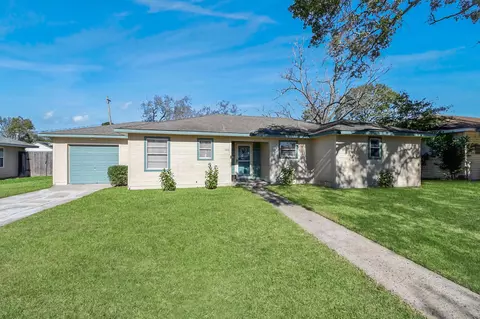102 Live Oak St, Baytown, TX 77520