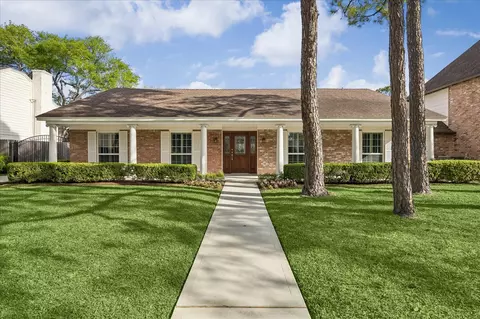 10906 Piping Rock Ln, Houston, TX 77042