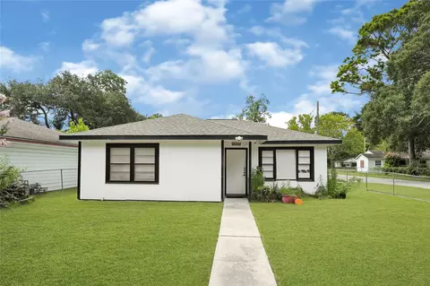 1033 W Snyder St, Alvin, TX 77511