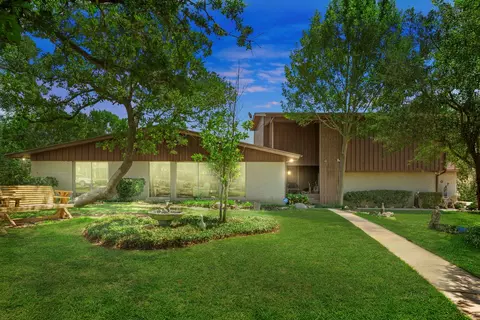 707 Scenic Dr, Baytown, TX 77521