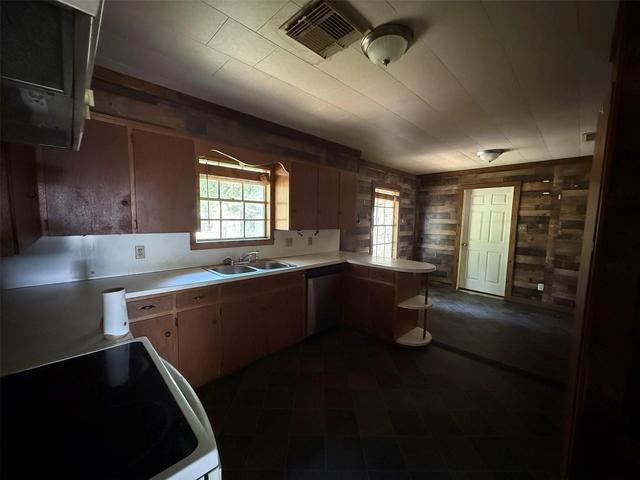 637 S Meyer St, La Grange, TX 78945