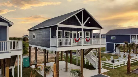 1036 Sunset Cir W, Crystal Beach, TX 77650