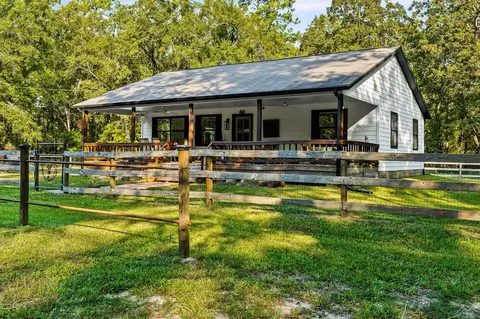 834 County Rd, Goodrich, TX 77335