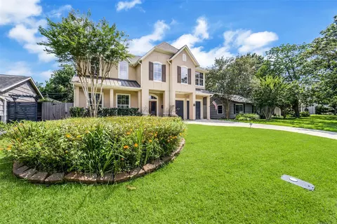 4911 Imperial St, Bellaire, TX 77401