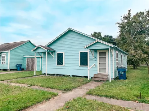 925 4th Ave N, Texas City, TX 77590