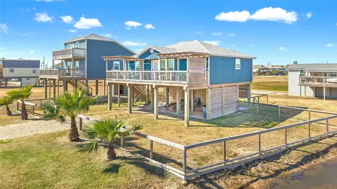 Exterior - 1206 Surf Dr, Surfside Beach, TX 77541 photo 10 of 12