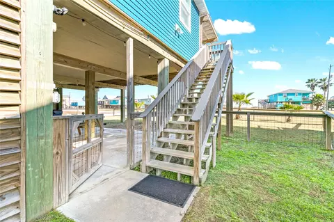 Exterior - 1206 Surf Dr, Surfside Beach, TX 77541 photo 9 of 12
