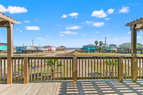 Exterior - 1206 Surf Dr, Surfside Beach, TX 77541 photo 4 of 12