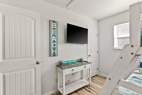 Bedroom - 1206 Surf Dr, Surfside Beach, TX 77541 photo 4 of 6