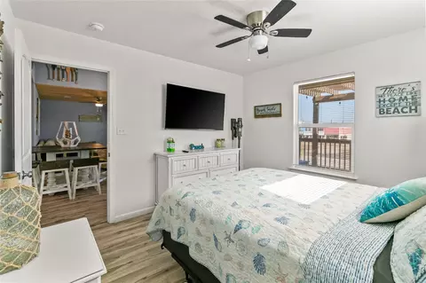 Bedroom - 1206 Surf Dr, Surfside Beach, TX 77541 photo 6 of 6