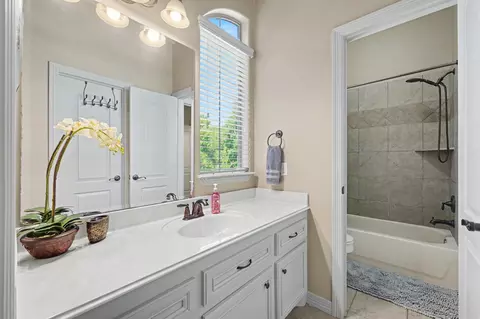 Bath - 27706 Braydon Ct, Spring, TX 77386 photo 3 of 4
