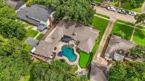 330 Bayou View Dr, Seabrook, TX 77586