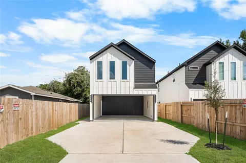 8316 Prairie View Dr, Houston, TX 77088