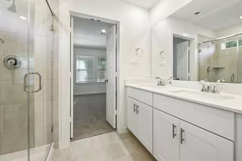 Bath - 14262 Granger Pointe Ln, Conroe, TX 77302 photo 2 of 3