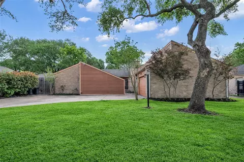 8206 Debbie Gay Dr, Houston, TX 77040