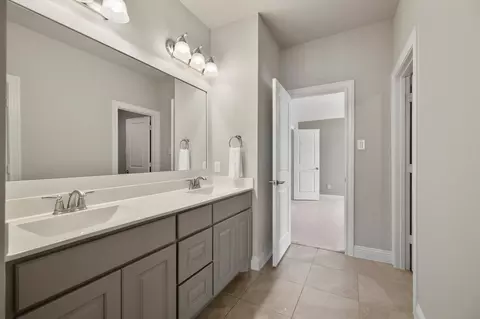 Bath - 7502 Windsor Park Ct, Spring, TX 77379 photo 4 of 6