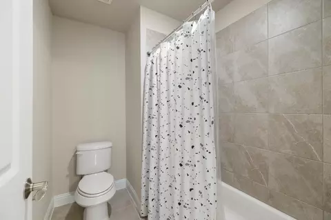 Bath - 7502 Windsor Park Ct, Spring, TX 77379 photo 5 of 6