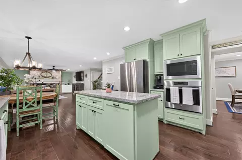Kitchen - 746 Stone Mountain Dr, Conroe, TX 77302 photo 2 of 5