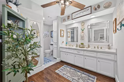 Bath - 746 Stone Mountain Dr, Conroe, TX 77302 photo 5 of 7