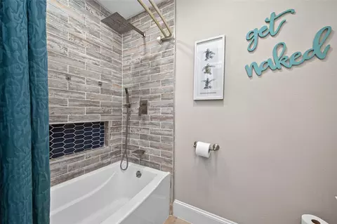 Bath - 746 Stone Mountain Dr, Conroe, TX 77302 photo 3 of 7