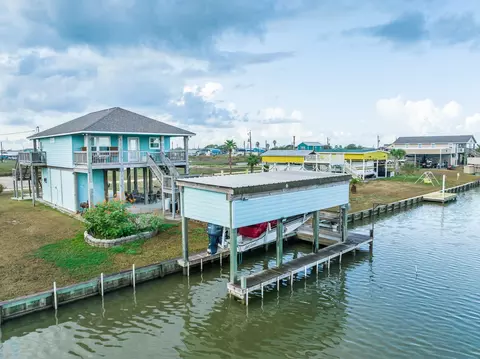 115 Albacore St, Sargent, TX 77414