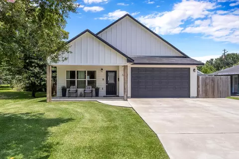 3220 Ash Ave, Groves, TX 77619