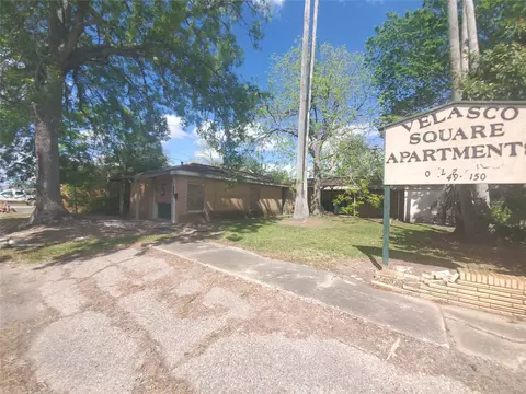 708 N Velasco St #N, Angleton, TX 77515