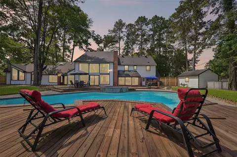1211 Golden Bear Ln, Kingwood, TX 77339