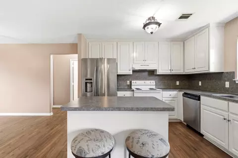Kitchen - 16269 Sun View Ln, Conroe, TX 77302 photo 4 of 4