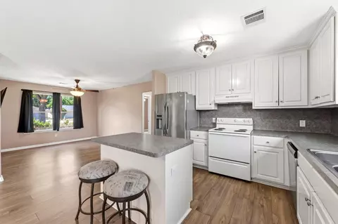 Kitchen - 16269 Sun View Ln, Conroe, TX 77302 photo 1 of 4