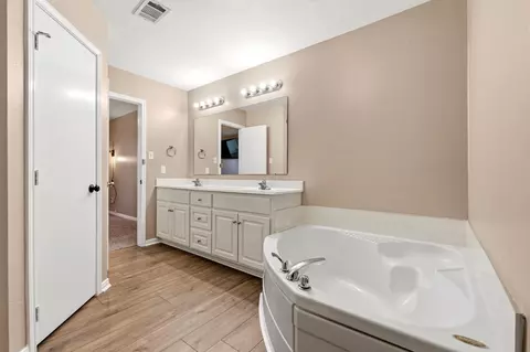 Bath - 16269 Sun View Ln, Conroe, TX 77302 photo 1 of 3