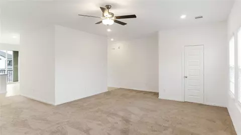 Living - 14970 Eagle Feather Dr, Houston, TX 77090 photo 2 of 4