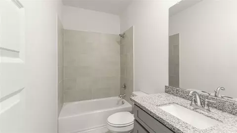 Bath - 14970 Eagle Feather Dr, Houston, TX 77090 photo 1 of 4