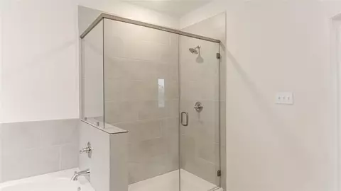 Bath - 14970 Eagle Feather Dr, Houston, TX 77090 photo 3 of 4