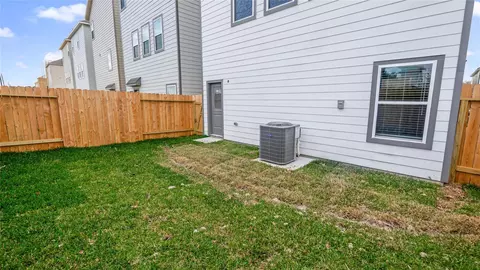 Exterior - 14970 Eagle Feather Dr, Houston, TX 77090 photo 3 of 4