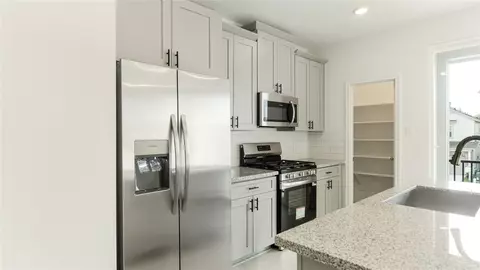 Kitchen - 14970 Eagle Feather Dr, Houston, TX 77090 photo 1 of 2