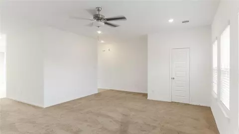 Living - 14970 Eagle Feather Dr, Houston, TX 77090 photo 3 of 4