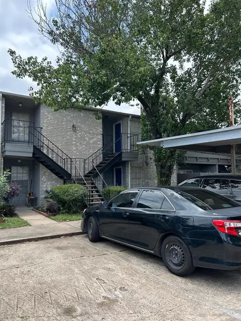 9700 Leawood Blvd #404, Houston, TX 77099