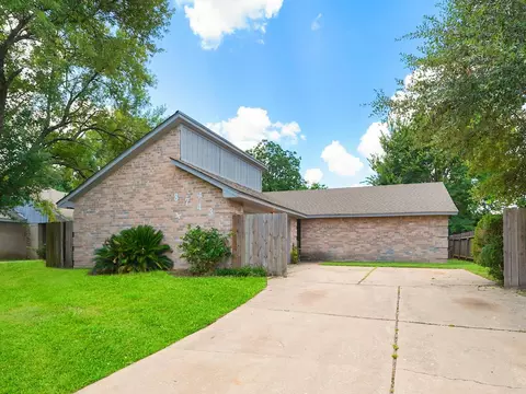 8743 Yvonne Dr, Houston, TX 77044