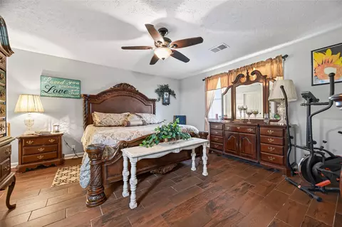 Bedroom - 6210 Eagle Dr, Rosenberg, TX 77471 photo 7 of 9