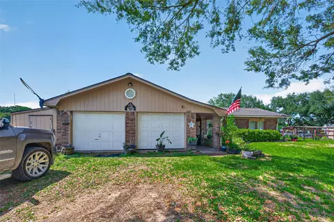 Exterior - 6210 Eagle Dr, Rosenberg, TX 77471 photo 2 of 16