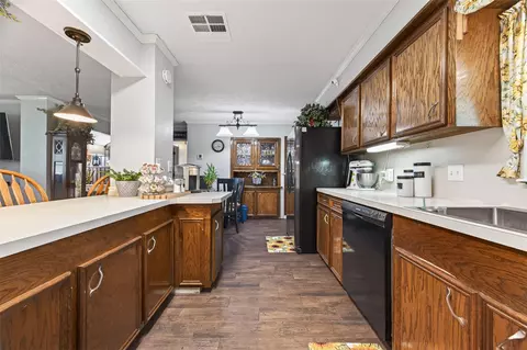 Kitchen - 6210 Eagle Dr, Rosenberg, TX 77471 photo 4 of 6