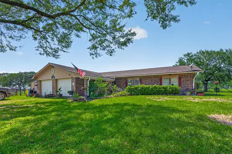 Exterior - 6210 Eagle Dr, Rosenberg, TX 77471 photo 3 of 16