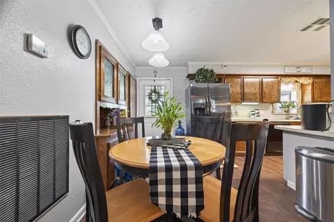 Dining - 6210 Eagle Dr, Rosenberg, TX 77471 photo 2 of 2